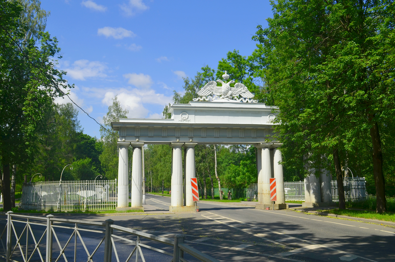 Николаевские ворота)